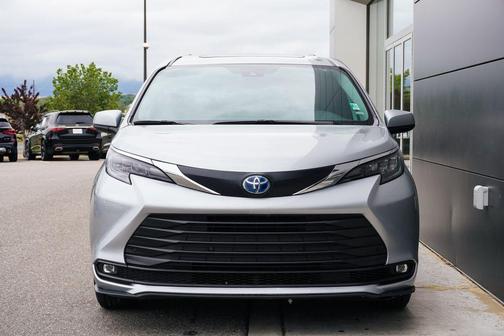 Celestial Silver Metallic 2025 Toyota Sienna XLE