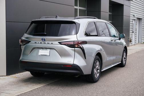 Celestial Silver Metallic 2025 Toyota Sienna XLE