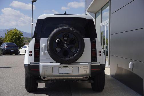 2025 Land Rover Defender 110 P400 S