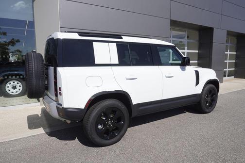 2025 Land Rover Defender 110 P400 S