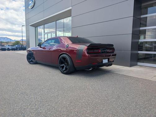 Octane Red Pearlcoat 2017 Dodge Challenger R/T Scat Pack