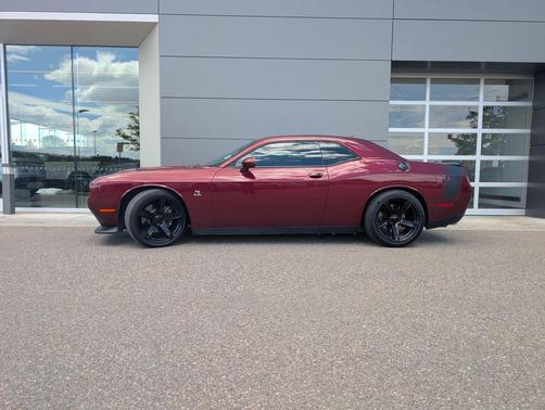 Octane Red Pearlcoat 2017 Dodge Challenger R/T Scat Pack