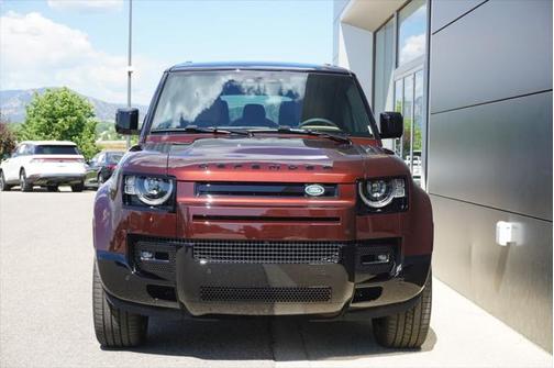 2025 Land Rover Defender 130 P400 X-Dynamic SE