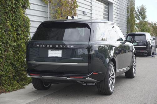 2025 Land Rover Range Rover P400 SE 7 Seat
