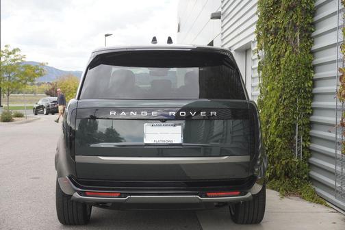 2025 Land Rover Range Rover P400 SE 7 Seat