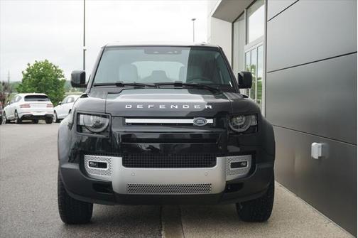 2025 Land Rover Defender 110 P300