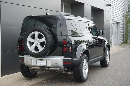 2025 Land Rover Defender 110 P300