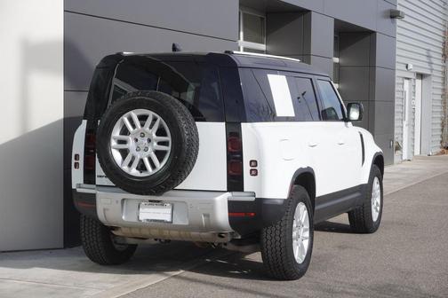 2025 Land Rover Defender 110 P300