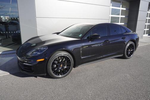 2022 Porsche Panamera 4