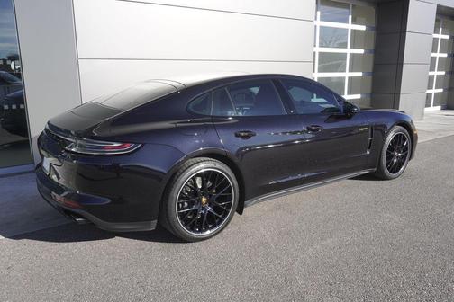 2022 Porsche Panamera 4