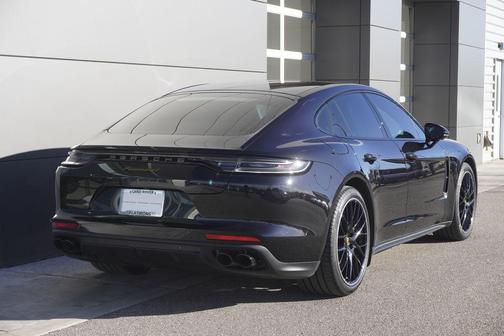 2022 Porsche Panamera 4