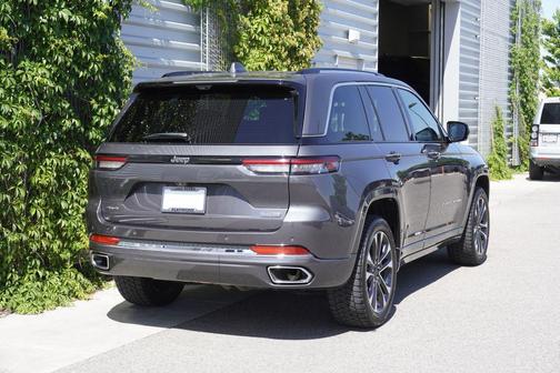 Baltic Gray Metallic Clearcoat 2023 Jeep Grand Cherokee Overland