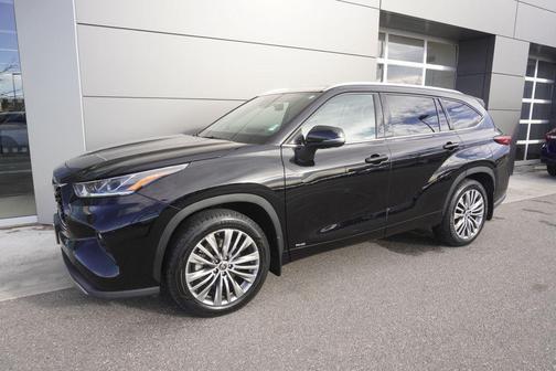 2022 Toyota Highlander Hybrid Platinum