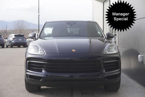 Moonlight Blue Metallic 2022 Porsche Cayenne Cayenne