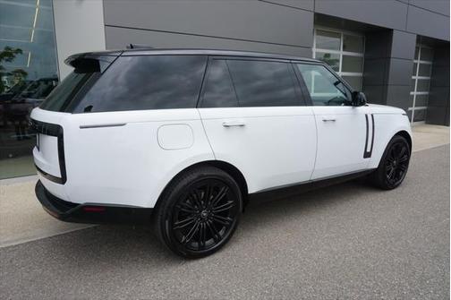2025 Land Rover Range Rover P400 SE 7 Seat