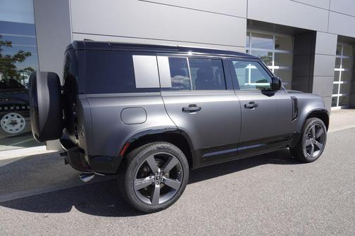 2025 Land Rover Defender 110 V8