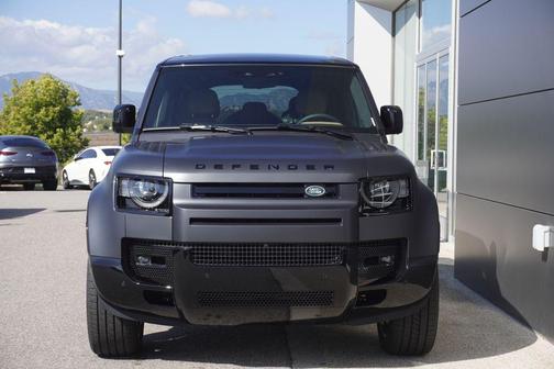 2025 Land Rover Defender 110 V8
