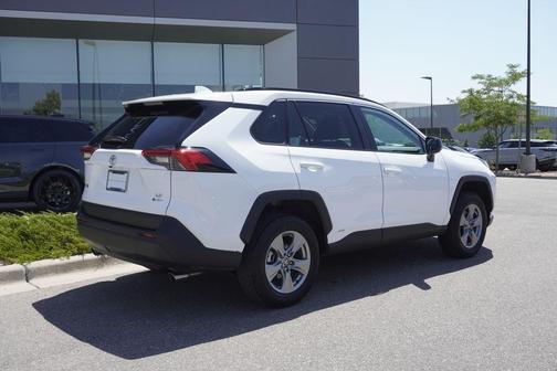 Ice 2025 Toyota RAV4 Hybrid LE
