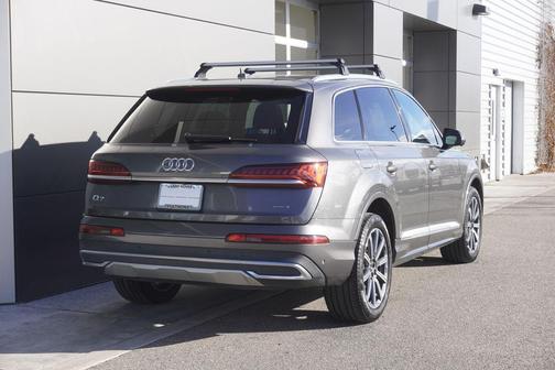 2022 Audi Q7 45 Premium Plus