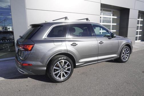 2022 Audi Q7 45 Premium Plus
