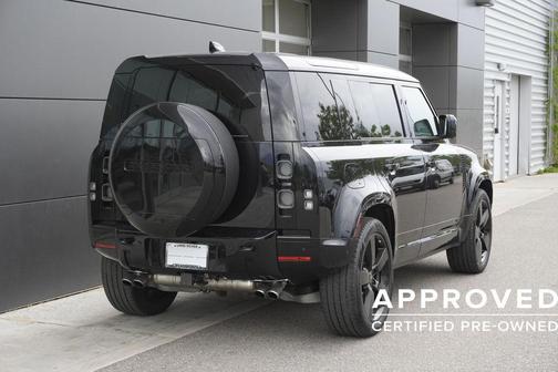 Santorini Black Metallic 2025 Land Rover Defender 110 V8