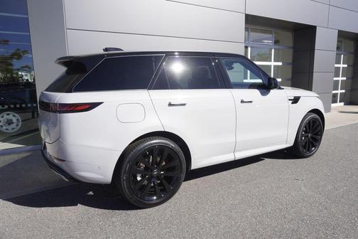 2025 Land Rover Range Rover Sport SE