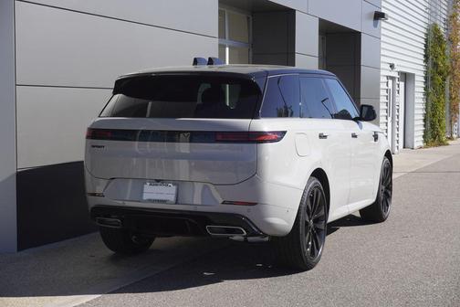 2025 Land Rover Range Rover Sport SE
