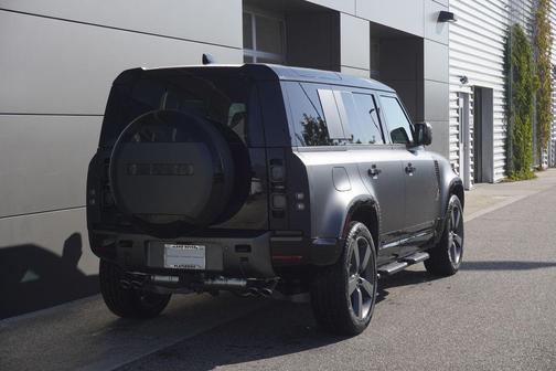 2025 Land Rover Defender 110 V8
