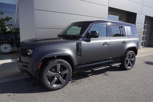 2025 Land Rover Defender 110 V8