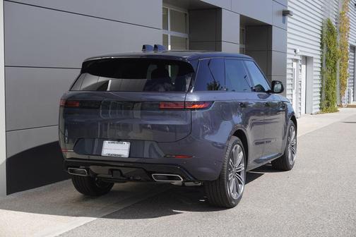 2025 Land Rover Range Rover Sport SE