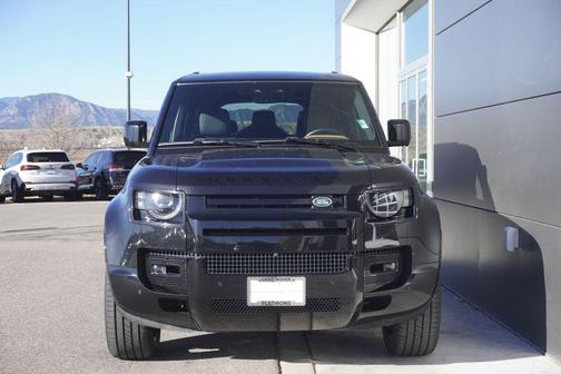 2024 Land Rover Defender 130 P400 X-Dynamic SE