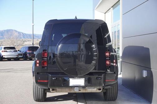 2024 Land Rover Defender 130 P400 X-Dynamic SE