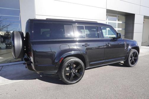 2024 Land Rover Defender 130 P400 X-Dynamic SE