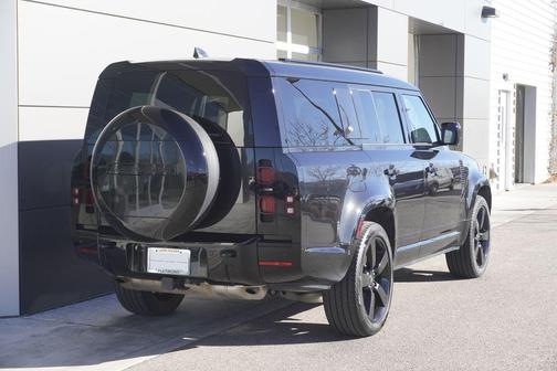 2024 Land Rover Defender 130 P400 X-Dynamic SE