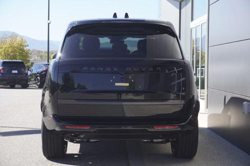 2025 Land Rover Range Rover P400 SE 7 Seat