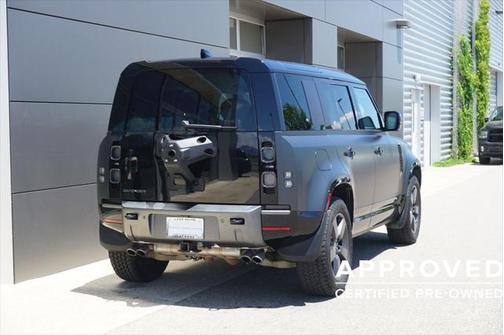 2025 Land Rover Defender 110 V8