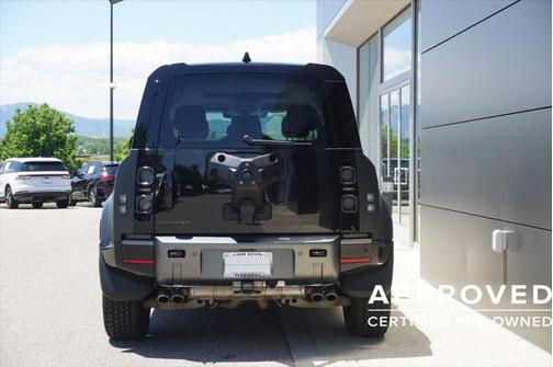 2025 Land Rover Defender 110 V8