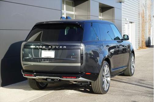 2025 Land Rover Range Rover P400 SE 7 Seat