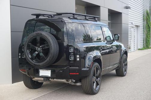 2025 Land Rover Defender 110 P400 X