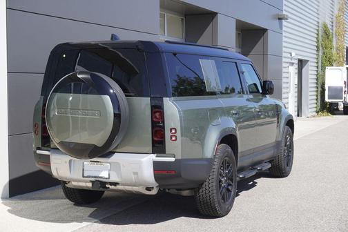 2025 Land Rover Defender 130 P400 S