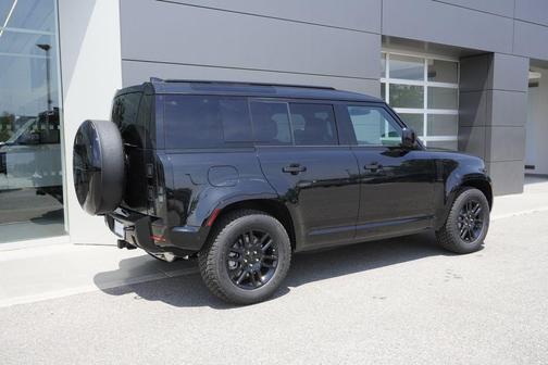 Santorini Black Metallic 2026 Land Rover Defender P400 X-Dynamic SE
