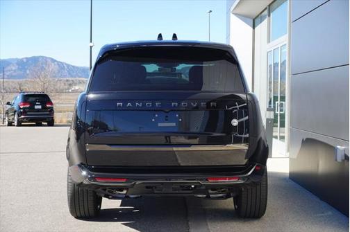 2025 Land Rover Range Rover P615 SV