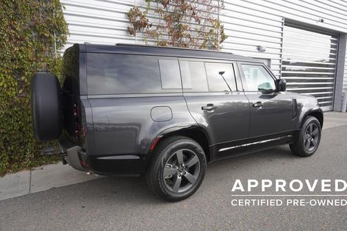 2025 Land Rover Defender 130 P400 X-Dynamic SE