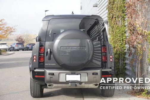 2025 Land Rover Defender 130 P400 X-Dynamic SE