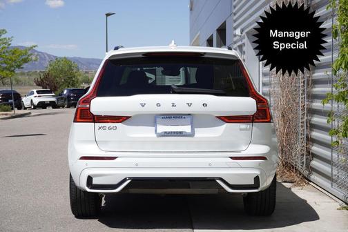 Crystal White Metallic 2023 Volvo XC60 Recharge Plug-In Hybrid T8 Plus Dark Theme