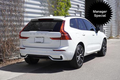 Crystal White Metallic 2023 Volvo XC60 Recharge Plug-In Hybrid T8 Plus Dark Theme