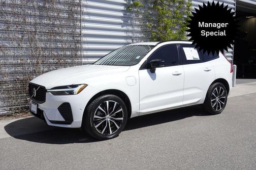 Crystal White Metallic 2023 Volvo XC60 Recharge Plug-In Hybrid T8 Plus Dark Theme