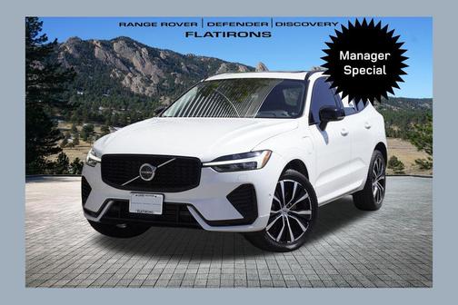 Crystal White Metallic 2023 Volvo XC60 Recharge Plug-In Hybrid T8 Plus Dark Theme
