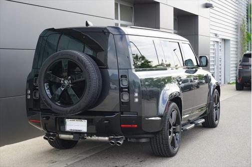 2025 Land Rover Defender V8