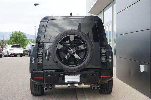 2025 Land Rover Defender V8